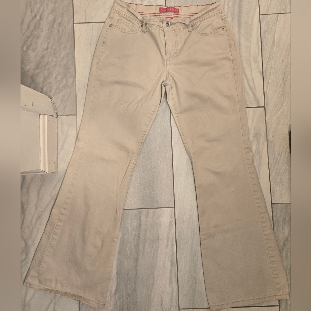 GLO Brand Y2K Style Cream Colored Flare Pants Size 3 Short Juniors